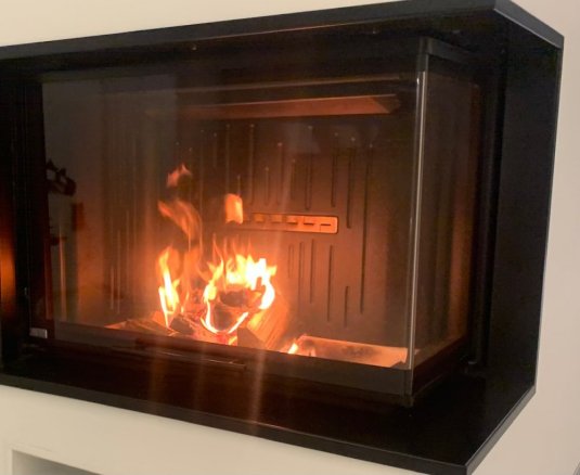 Designová teplovzdušná krbová vložka BEF THERM V 8 C, výsuvné otevírání, sklo třístranné