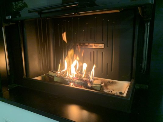 Designová teplovzdušná krbová vložka BEF THERM V 8 C, výsuvné otevírání, sklo třístranné